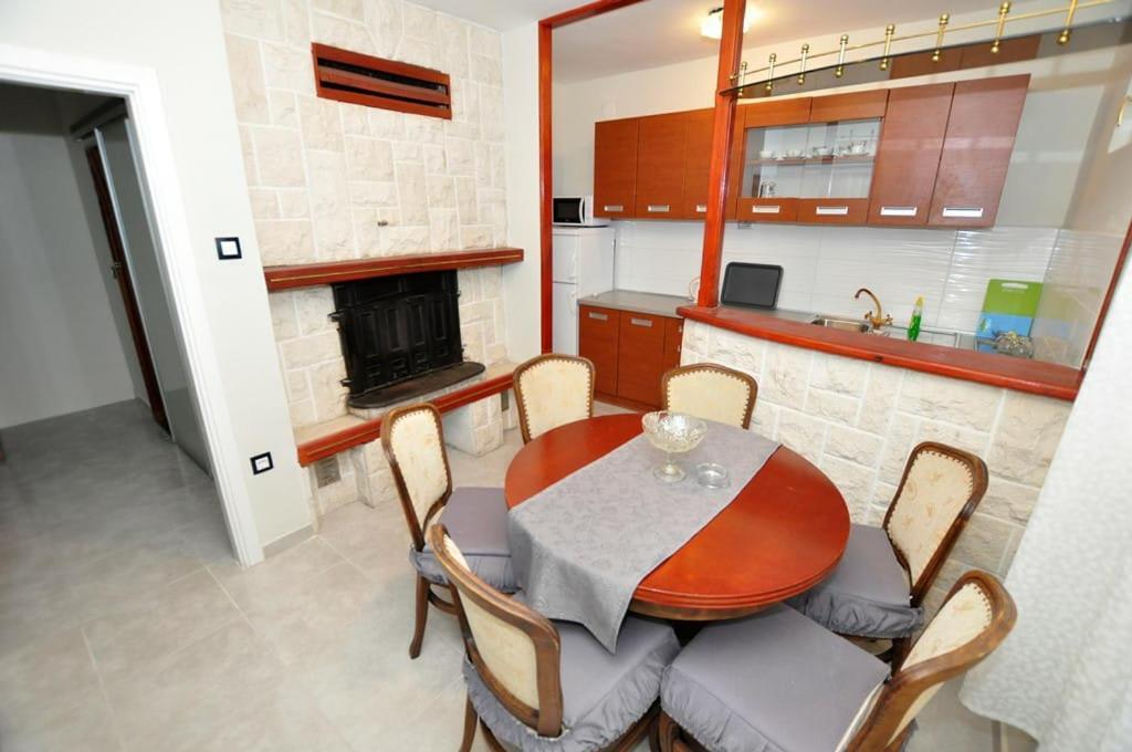 Apartments Gabi Omis Ngoại thất bức ảnh