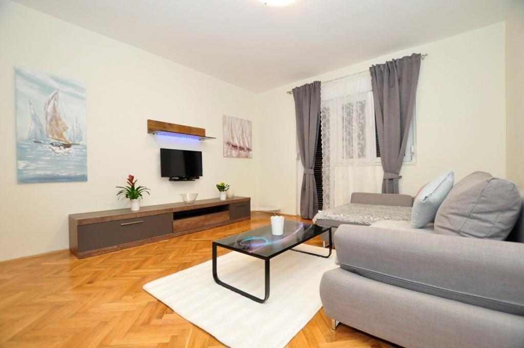 Apartments Gabi Omis Ngoại thất bức ảnh